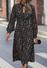 Vintage-Kleid mit Blumenmuster und Cut-Outs vorne